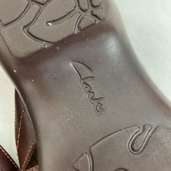 Clarks Genuine Leather Woven Criss Cross Slip on Open Toe Sandal - Picture 13 of 16